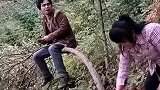 上山砍柴逗一下婆娘这下来真的了