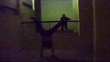搞笑-20120316-哥给你当人墙你还连累我