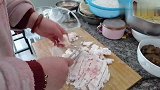 二后生媳妇！做肥羊肉黄萝卜馅饺子，简单胡乱炖！