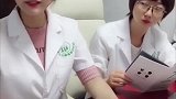 小伙出问题套路小姐姐，小姐姐急了，笑坏了旁边的人！