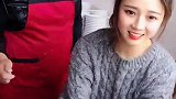 面馆新来的小姐姐，大老板在旁边看着揉面，感觉有压力啊！