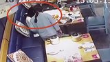 山东青岛：自带蟑螂下馆子！情侣吃9顿霸王餐勒索5千元被抓