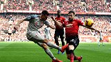 英超-半场伤4人！曼联0-0阻击利物浦 红军仅领先曼城1分