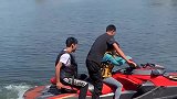 第一次玩水上摩托艇，简直是惊险又刺激！