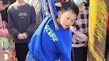 孩子你让那些掉水里直扑腾的阿姨们，情何以堪