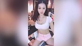 美女姐姐健身房撸铁直播 来之前得喝上二两枸杞