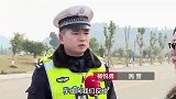 爆-90后小伙想当网红 车辆行驶中居然直播自己下车边走边尬舞