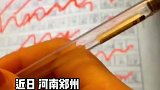 语文老师批改作业，用笔壳和棉棒做成简易电容笔