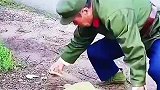 老兵展示背包打法，即使年华老去，有些记忆却刻在骨子里