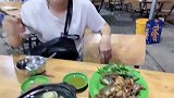 认识越南芒果四年了，第一次请我吃海鲜饭