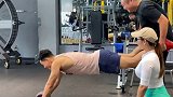 健身房的奇葩事，后面小哥哥是怎么回事 ？？？健身搞笑