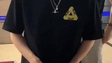 这位安检姑娘，你对王一博这样下手，是不是有点重啊