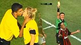 盘点裁判疯狂一刻：热吻+求合影 掏错牌气乐小罗