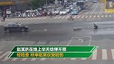 徐州电动车闯红灯被撞飞 交警：全责并赔偿！