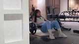 在健身房偷拍小姐姐，被发现后，男生差点被吓尿了每日一笑欢乐有