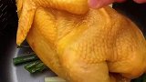 一个电饭煲就可以搞定的盐焗鸡！鲜嫩多汁，我一个人可以吃一只！
