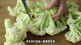 炒花菜很多人第一步就错了，难怪不好吃，看酒店主厨怎么做的