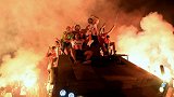 新战斗民族！红星硬核球迷开装甲车庆祝晋级欧冠正赛