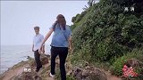 小情侣海边看日落，向着大海说愿望，好浪漫啊！