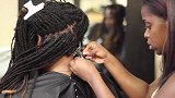 杂乱毛躁的脏辫，重新编织梳理后，看着时尚又个性！