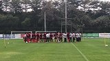 现场-国足训练工作人员数量庞大 与队员人数几乎相同