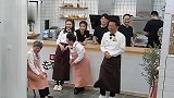 舒淇点菜遭小敏爷爷冷落，黄渤：管你什么大牌，就是不理你！