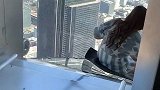 网红玻璃滑梯，七十多层滑下去真的不容易