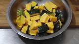 入秋后要多吃南瓜，加1个土豆，蒜香浓郁，出锅比吃肉还香