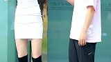 小哥哥太吝啬了吧，给美女喝一瓶水都想夺回去