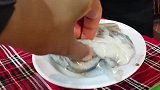 食客自带一袋章鱼来加工，点名要韩国的吃法，这样做吃得过瘾了吧