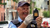 国外爆笑街头恶搞，被拦车吹酒测仪，用力过猛成发暗器突袭