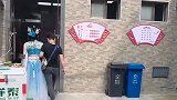 小伙男扮女装上厕所，竟被保洁阿姨叫住，穿成这样难怪会被误会！