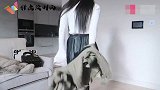 街拍：超短裙加连裤袜，尖头鞋或高跟鞋，上衣随意搭，你这样很美