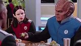 当外星人爱上了抽烟，反应太真实了