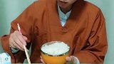 这才是真正的和尚，看到他们吃的食物后，果然够清淡！