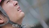 金毛见外卖小哥进电梯超载，被众人劝其下去，金毛的反应让人感动