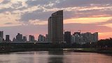 夕阳下的美丽海岛—万绿园