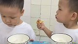 双胞胎兄弟吃饭时的搞笑对话，不吃饭不归我管