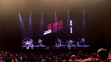 阎奕格身穿碎花裙子不显老气，演唱歌曲超好听