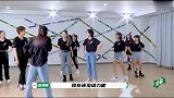 孟美岐跳舞撒娇超可爱,杨超越跳错动作一脸羞涩