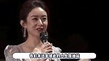 赵丽颖给张碧晨庆生，戴应援帽穿应援服现身演唱会，蹲下为其拍照