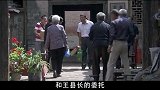 男子代替书记送礼品给百姓 老人们很开心收到祝福