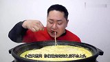 外国吃饭主播狂爱芝士，搭配超大帝王蟹腿，一直吃一直爽