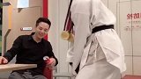 女朋友偷看前男友怎么办？