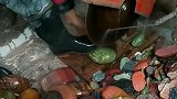花五万买的玉石，当场找师傅切开，感觉自己肠子都悔青了！