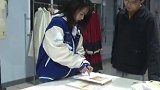 西安 酷！陕西一高校学生身着唐装还原唐墓壁画九宫女图！