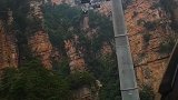 据说这山上以前住着土家族皇帝，故名天子山！