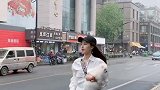 街头拍下百变小姐姐，你们更喜欢哪个她网友第五个什么鬼