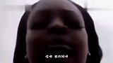 见过遛猫遛狗的，头一回见遛老公的