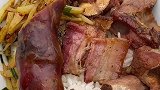 这就是我们大山里简单的生活，顿顿都是大米饭和腊肉，你馋了吗？